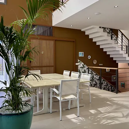 Casa Flamboyant 아데제